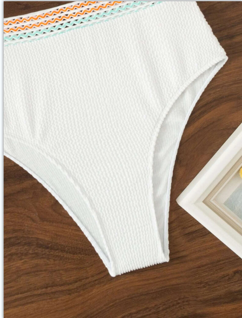 Elegant bikini med V-udskåret top og formende højtaljet trusse