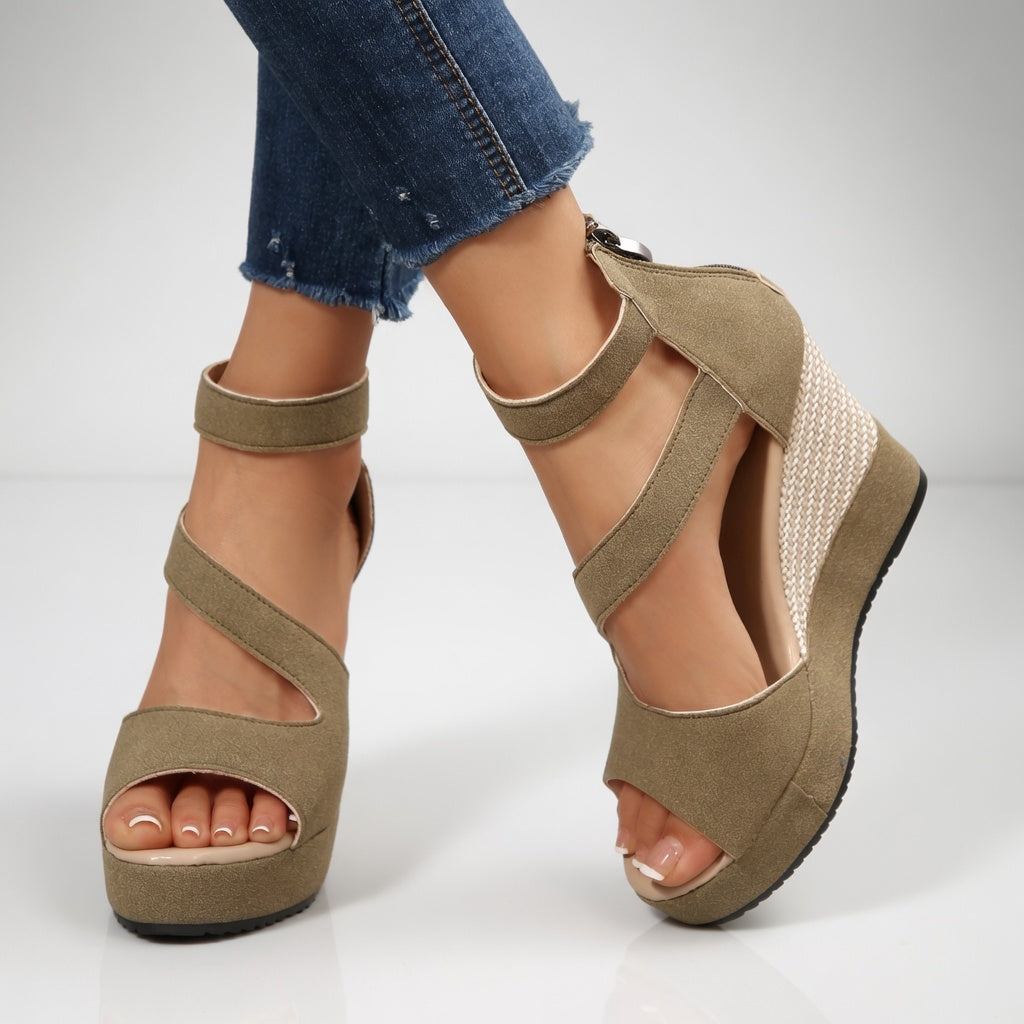 Jocelyne™ — Kilesandal med elastisk rem i rent, naturligt look