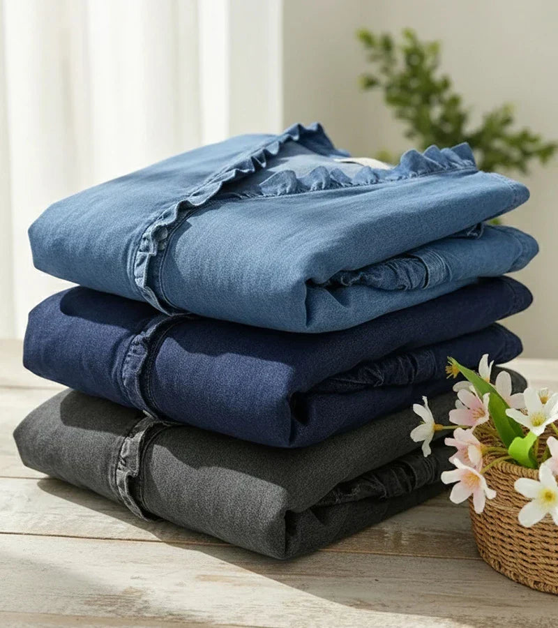 Clémence™ — Løsthængende bluse med V-hals og flæser