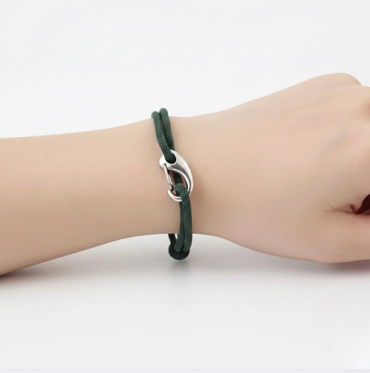 Alex™ — Raffineret armbånd i tidløs stil
