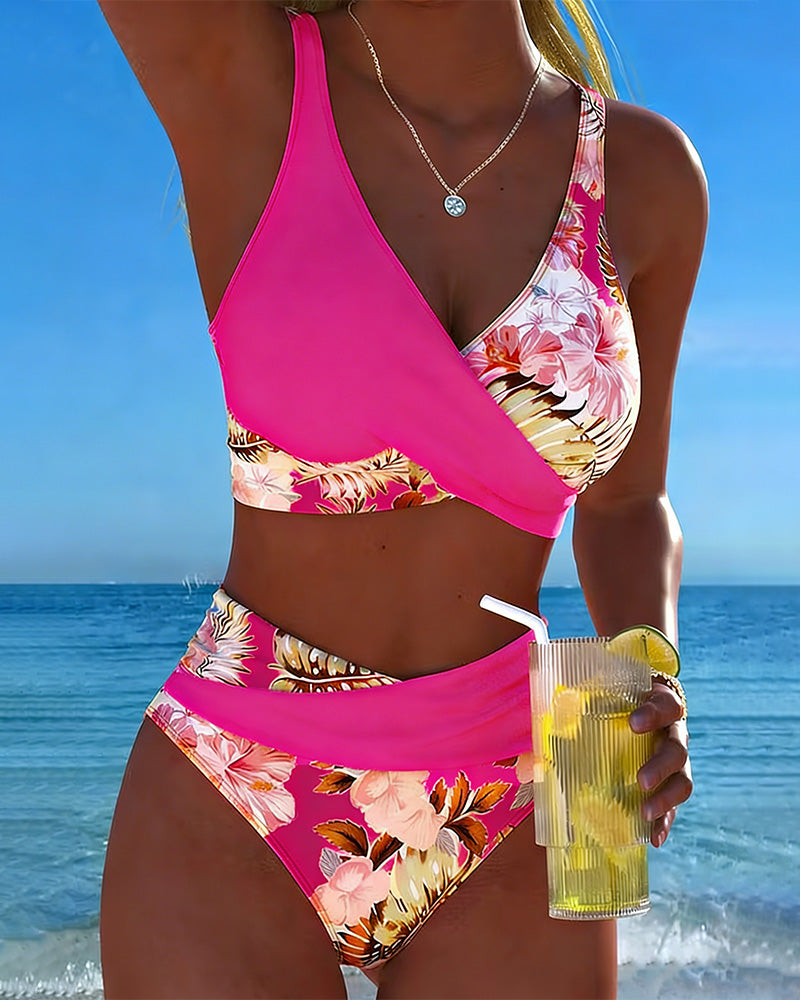 Bikini med kontrastfarvet blomsterprint