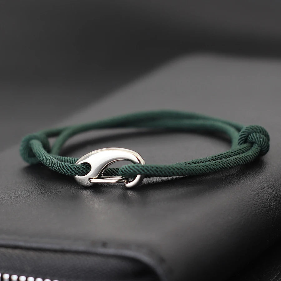Alex™ — Raffineret armbånd i tidløs stil
