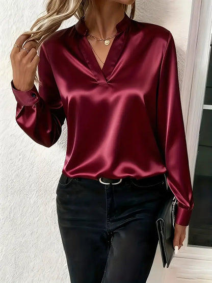 Claudine™ – Elegant, tidløs satinbluse med raffineret udtryk