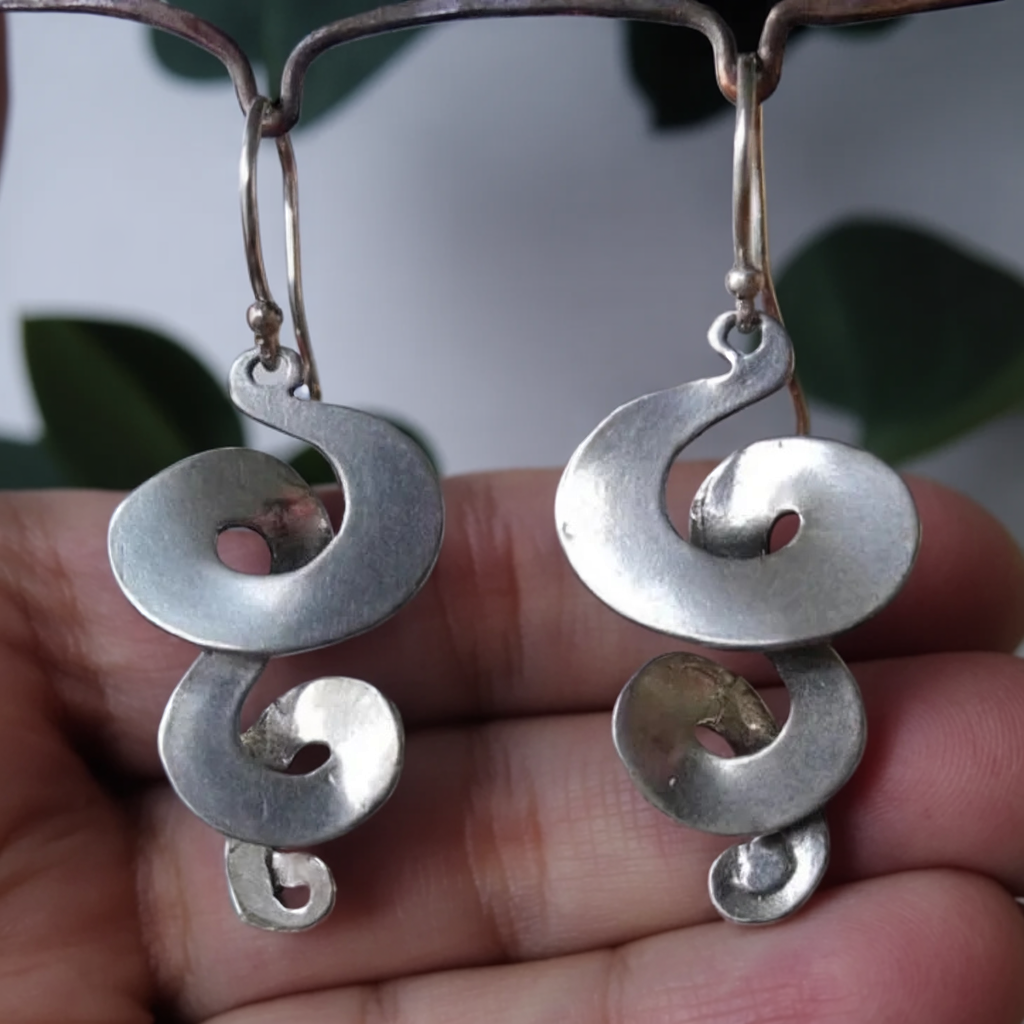 Spiralformede vintage sølvøreringe