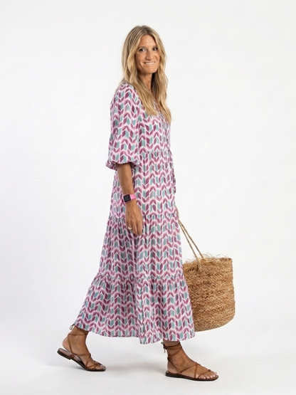 Mireya | Midikjole med lag, lange ærmer og geometrisk print