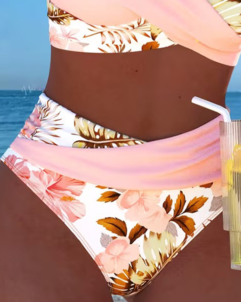 Bikini med kontrastfarvet blomsterprint