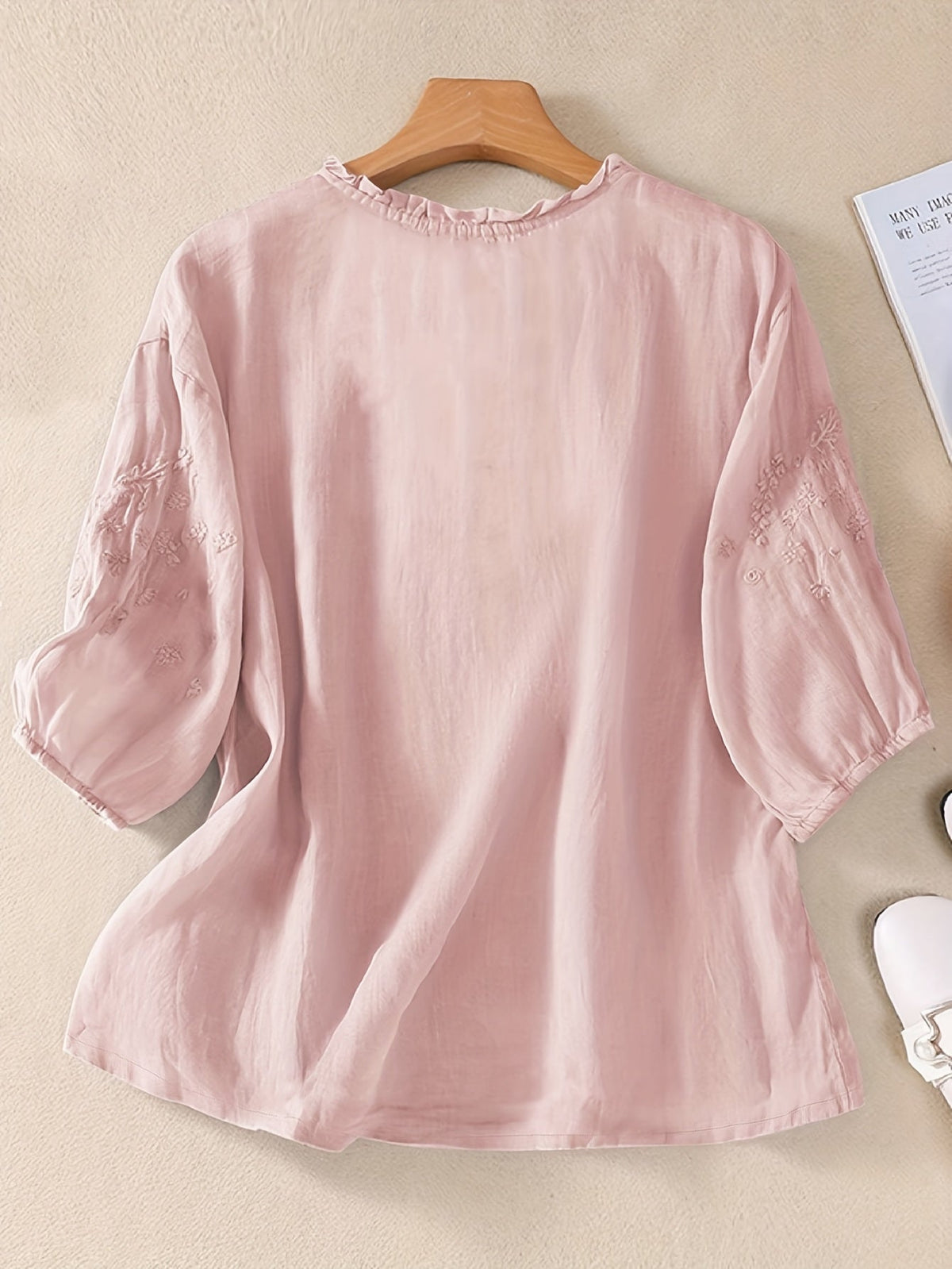 Éléna™ — Elegant broderet bluse i hørblanding