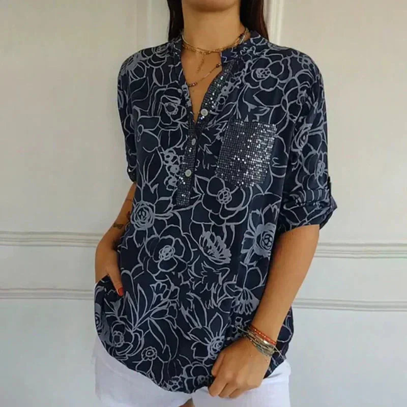 Coralie™ — Elegant bluse med raffineret print