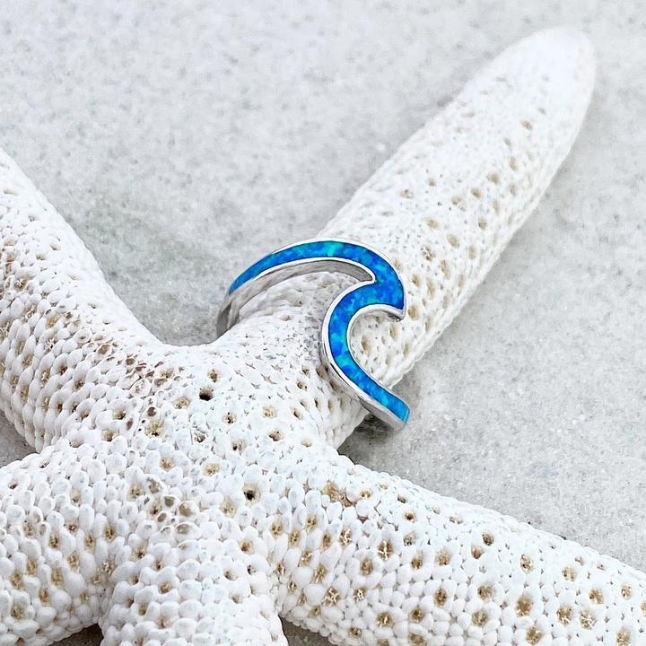 Bølgeformet sølvring med blå opal