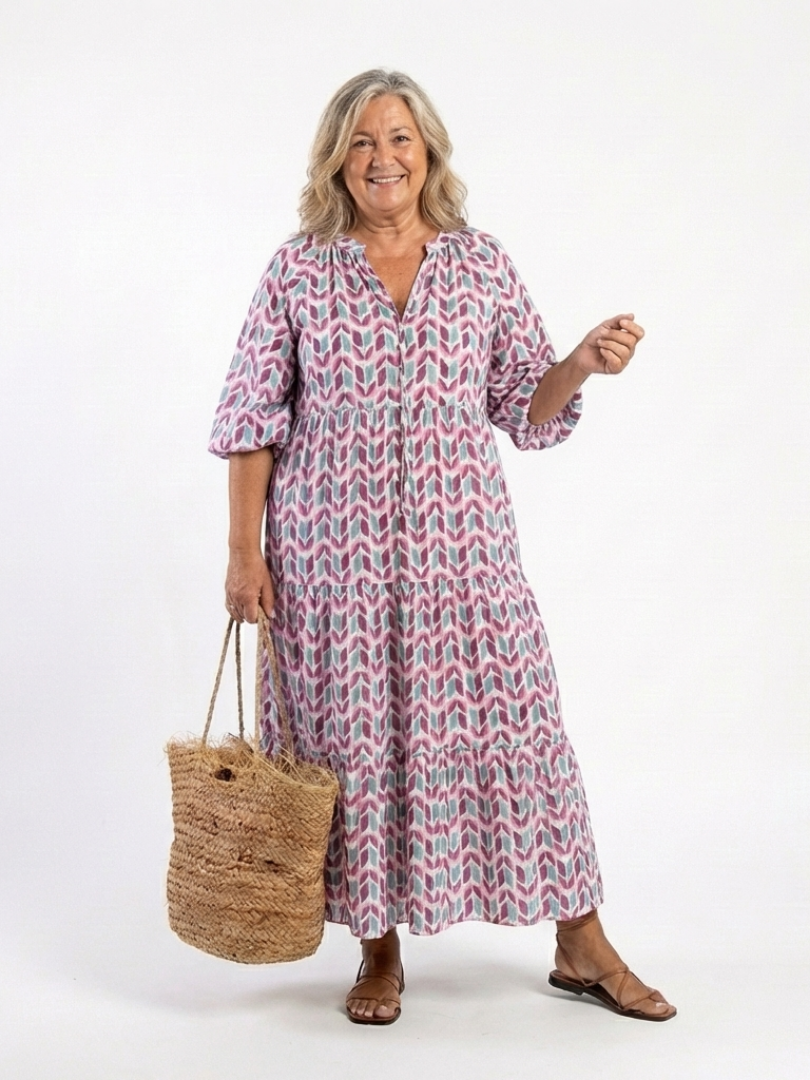 Mireya | Midikjole med lag, lange ærmer og geometrisk print