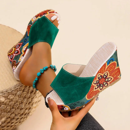 Joelle™ — Skulpturelle mules med blomsterhæl
