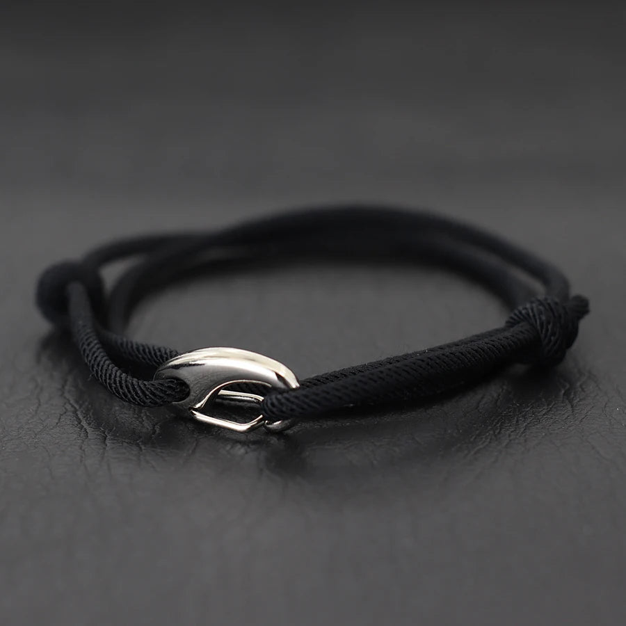Alex™ — Raffineret armbånd i tidløs stil