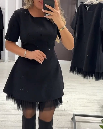 Camille™ – Elegant minikjole med glitrende komfort