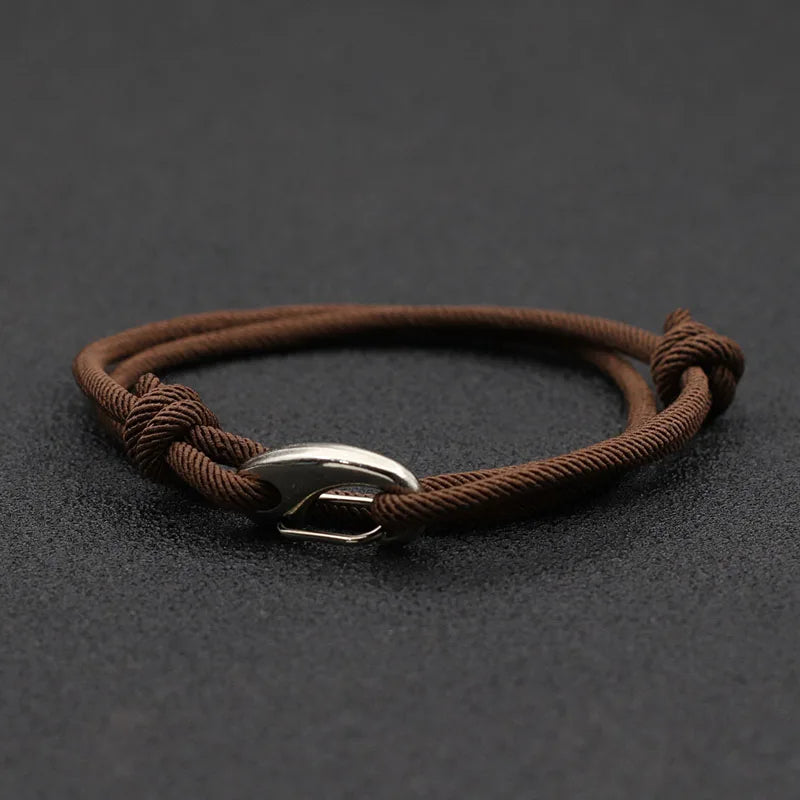 Alex™ — Raffineret armbånd i tidløs stil