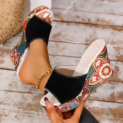 Joelle™ — Skulpturelle mules med blomsterhæl