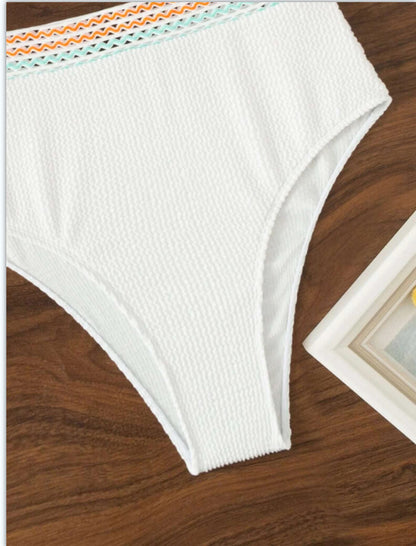 Elegant bikini med V-udskåret top og formende højtaljet trusse