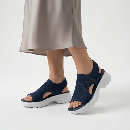 Sportelle™ — Sportssandal i mesh med profilsål og rem om hælen