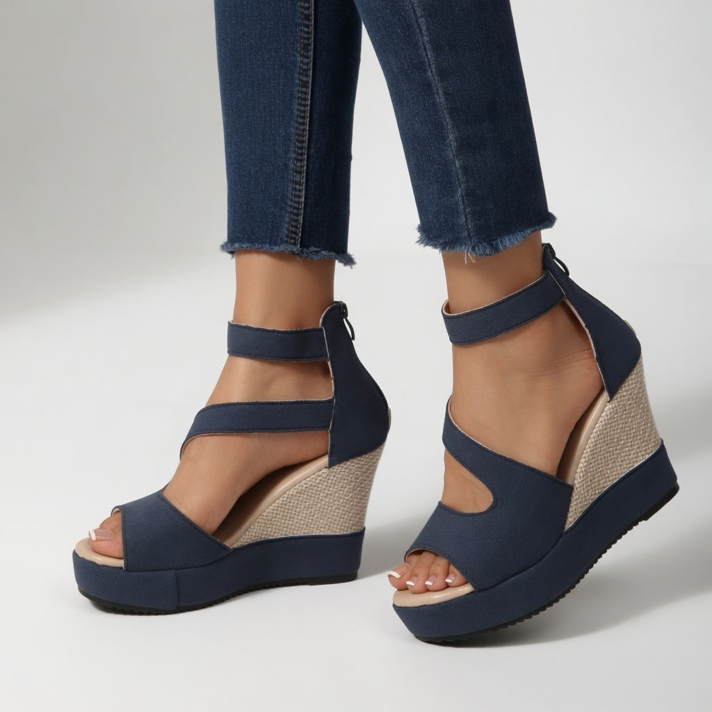 Jocelyne™ — Kilesandal med elastisk rem i rent, naturligt look