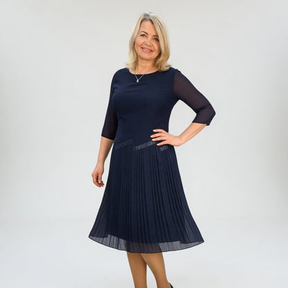 Christèle™ — Plisseret midikjole med sofistikeret elegance