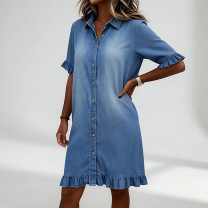 Rozenn™ — Skjortekjole i denim med flæsekant og afslappet charme