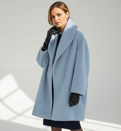 Élyane™ – Elegant cocoon-frakke med blid varme og naturlig elegance