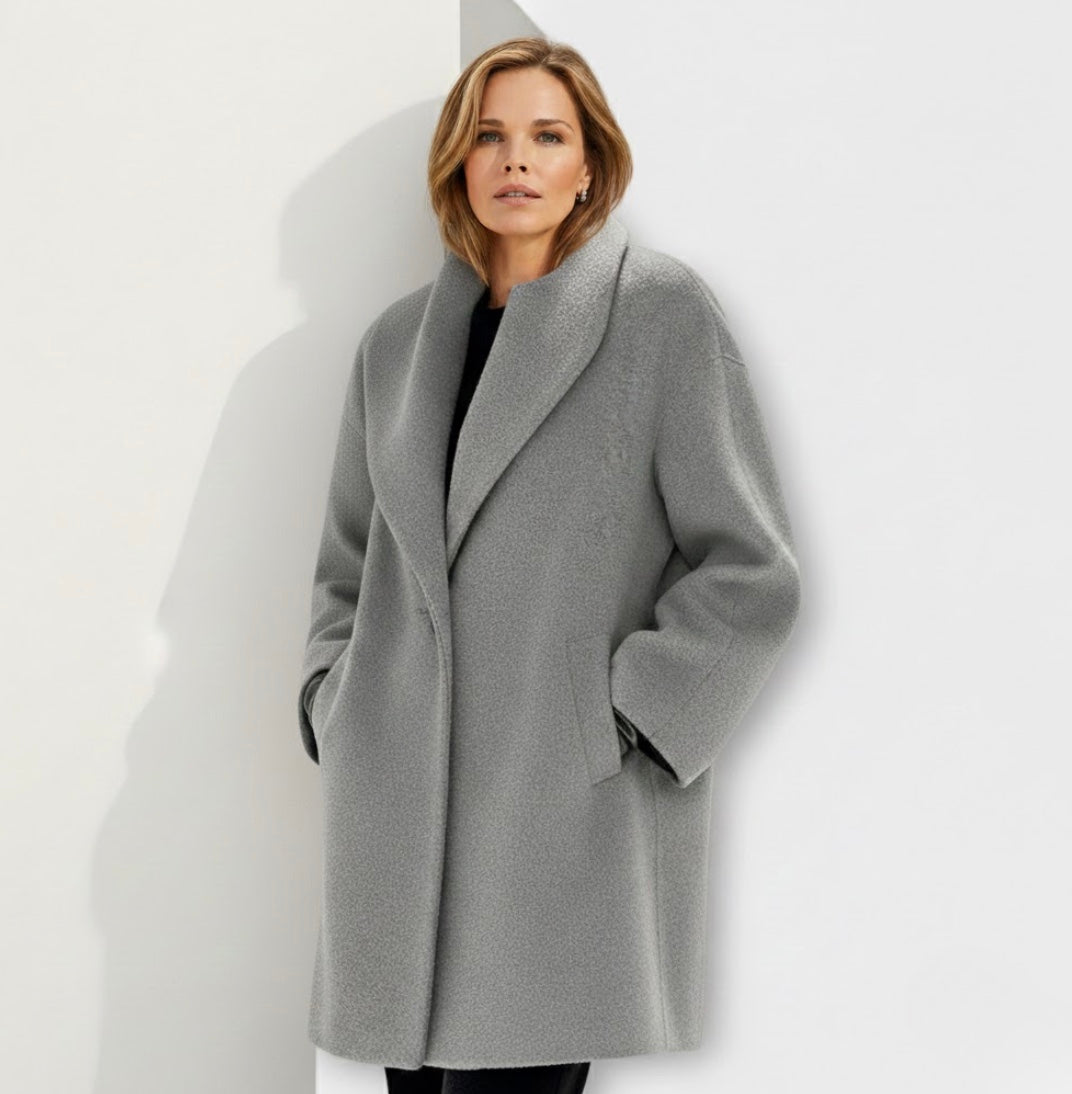 Élyane™ – Elegant cocoon-frakke med blid varme og naturlig elegance