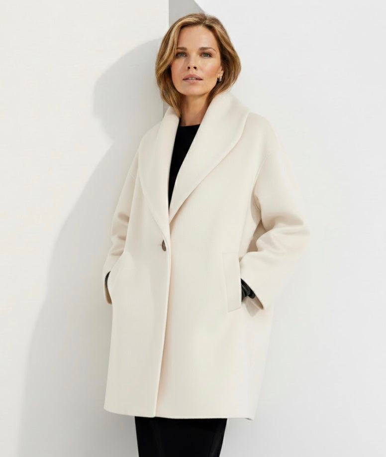 Élyane™ – Elegant cocoon-frakke med blid varme og naturlig elegance