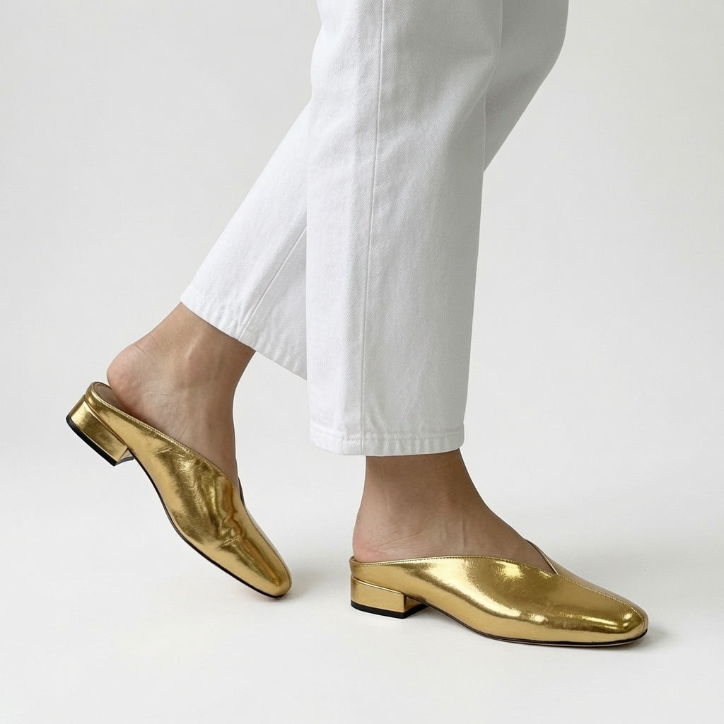 Argentelle™ — Sølvfarvet metallic flad mule med firkantet tå og lysende elegance