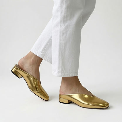 Argentelle™ — Sølvfarvet metallic flad mule med firkantet tå og lysende elegance
