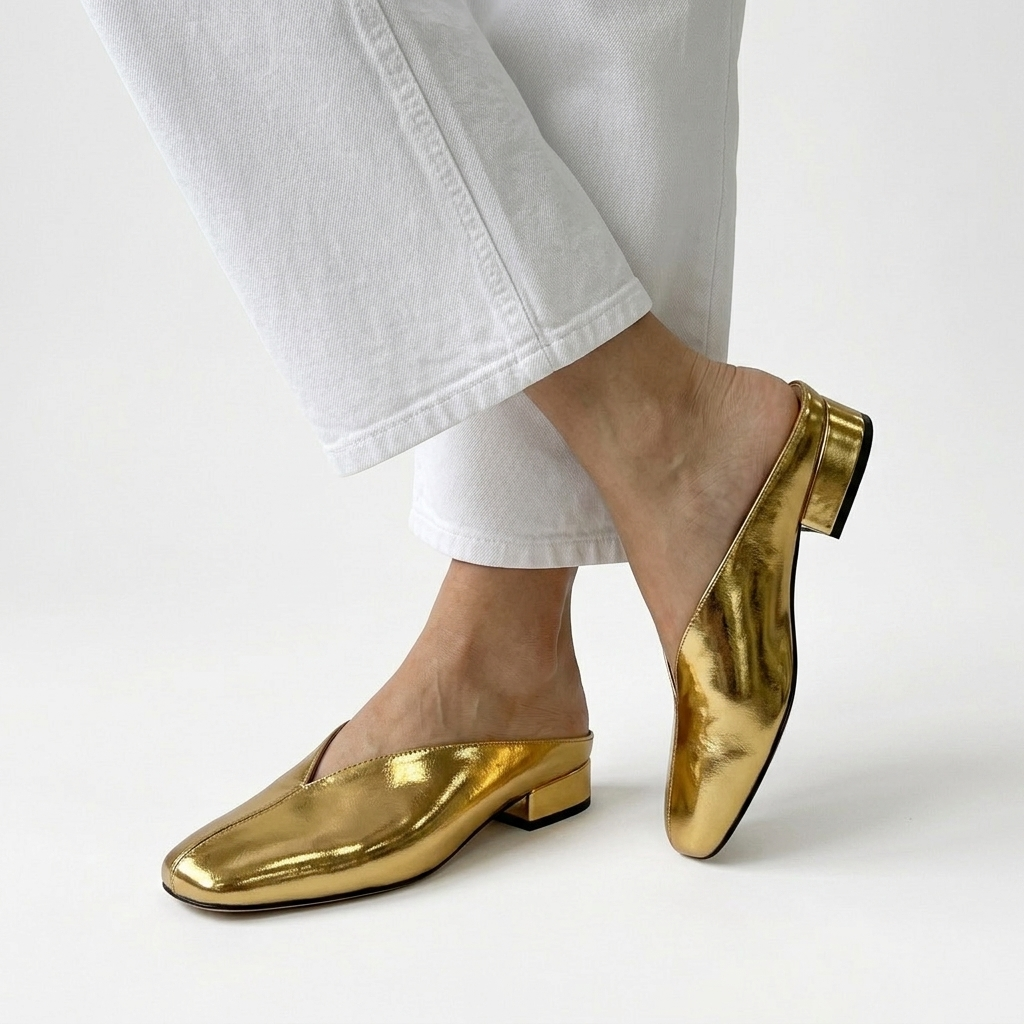 Argentelle™ — Sølvfarvet metallic flad mule med firkantet tå og lysende elegance