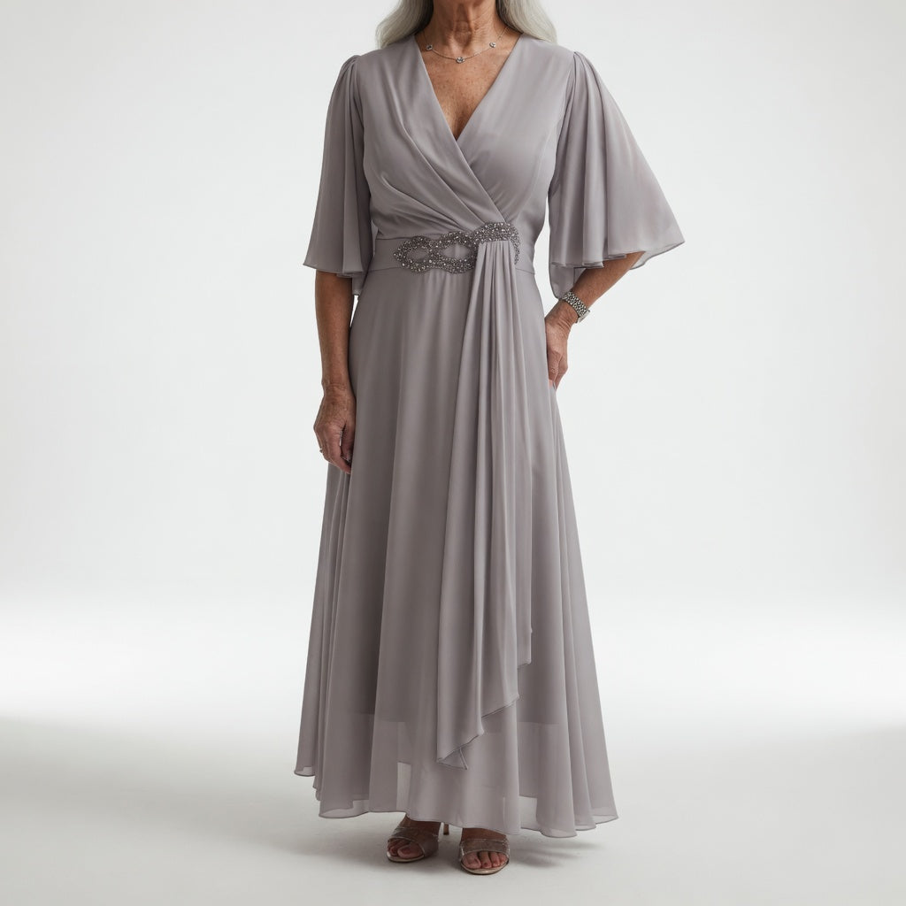 Éloïsine™ — Lang wrap-kjole med sommerfugleærmer og blød elegance