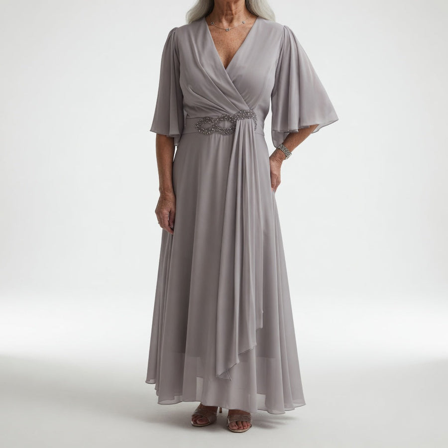 Éloïsine™ — Lang wrap-kjole med sommerfugleærmer og blød elegance