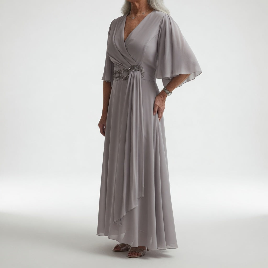 Éloïsine™ — Lang wrap-kjole med sommerfugleærmer og blød elegance