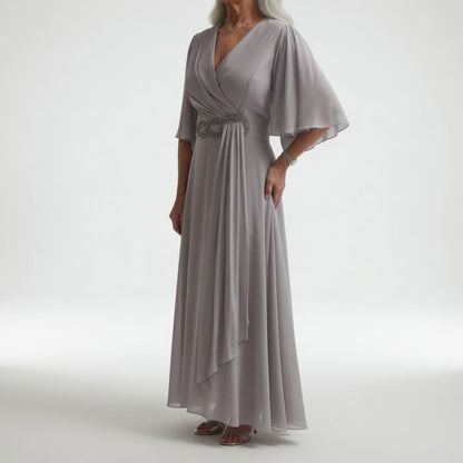 Éloïsine™ — Lang wrap-kjole med sommerfugleærmer og blød elegance