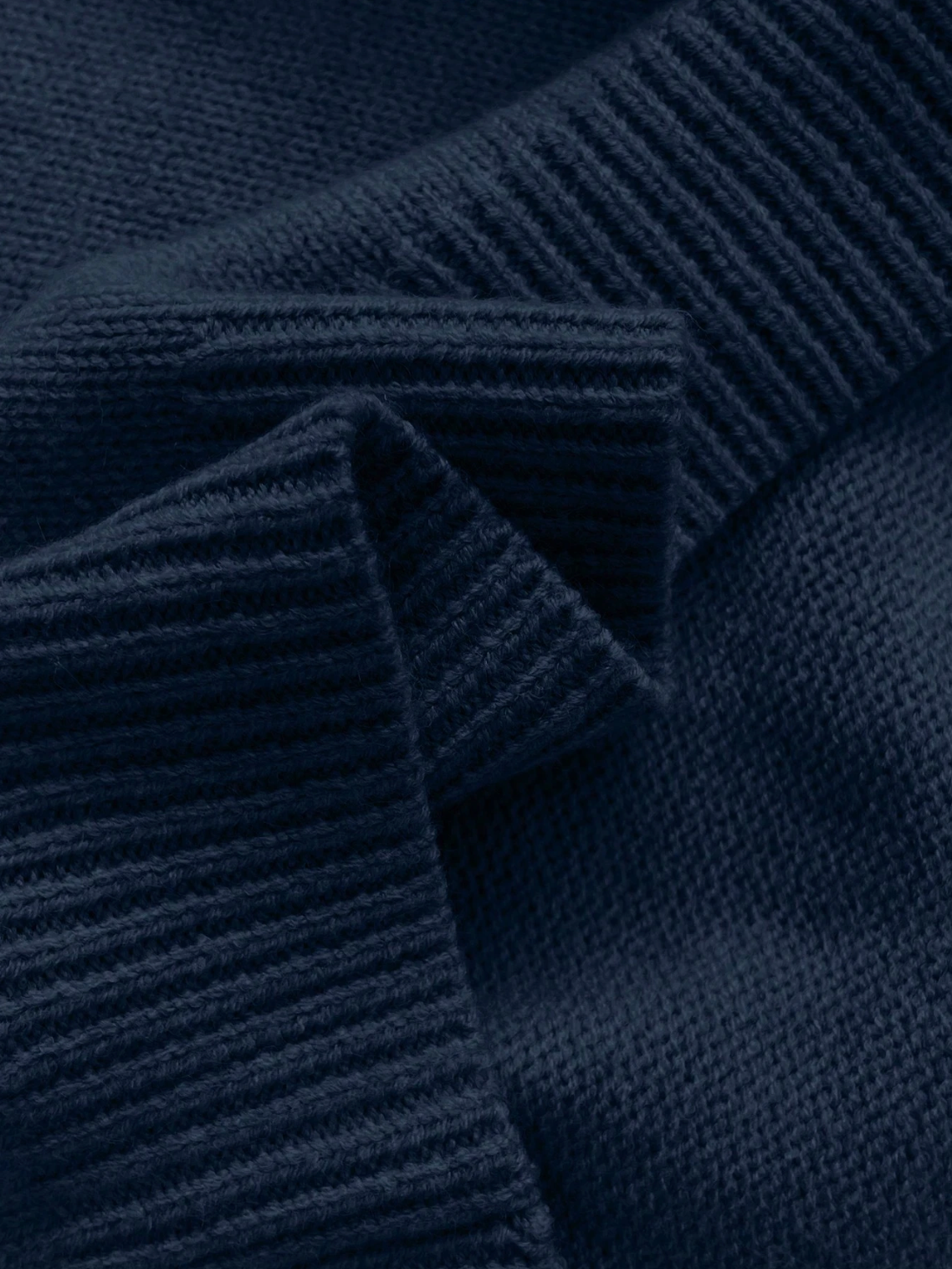 Céline | Smart strikbluse med elegant blondekrave