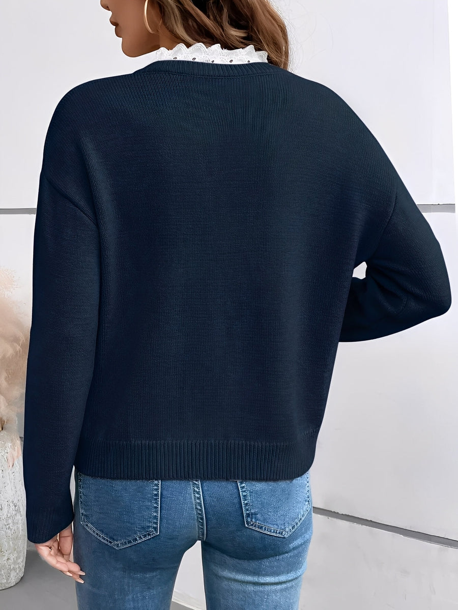 Céline | Smart strikbluse med elegant blondekrave