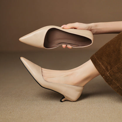 Orlisse pumps i læder med kitten heel