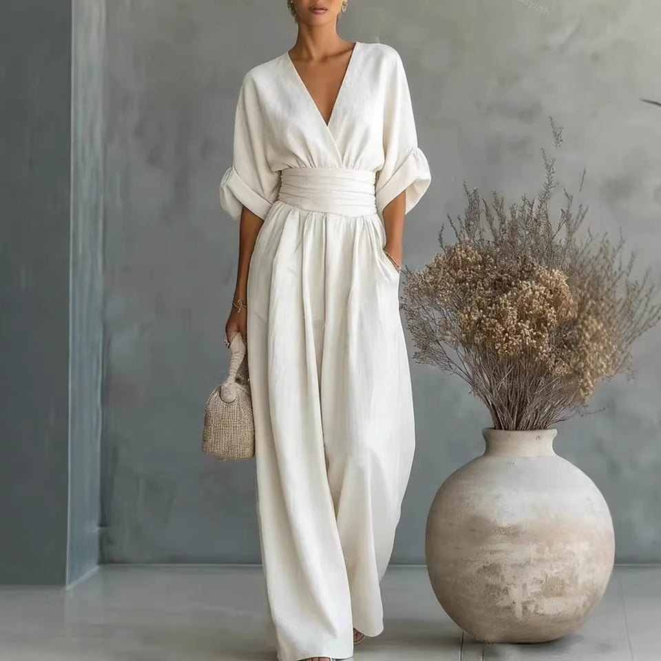 Elegant kjole med V-udskæring, åben ryg og flydende ærmer - Maison Claire et Sylvie