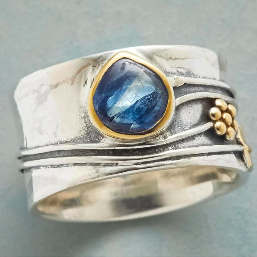 Forsølvet vintagering med blå safir