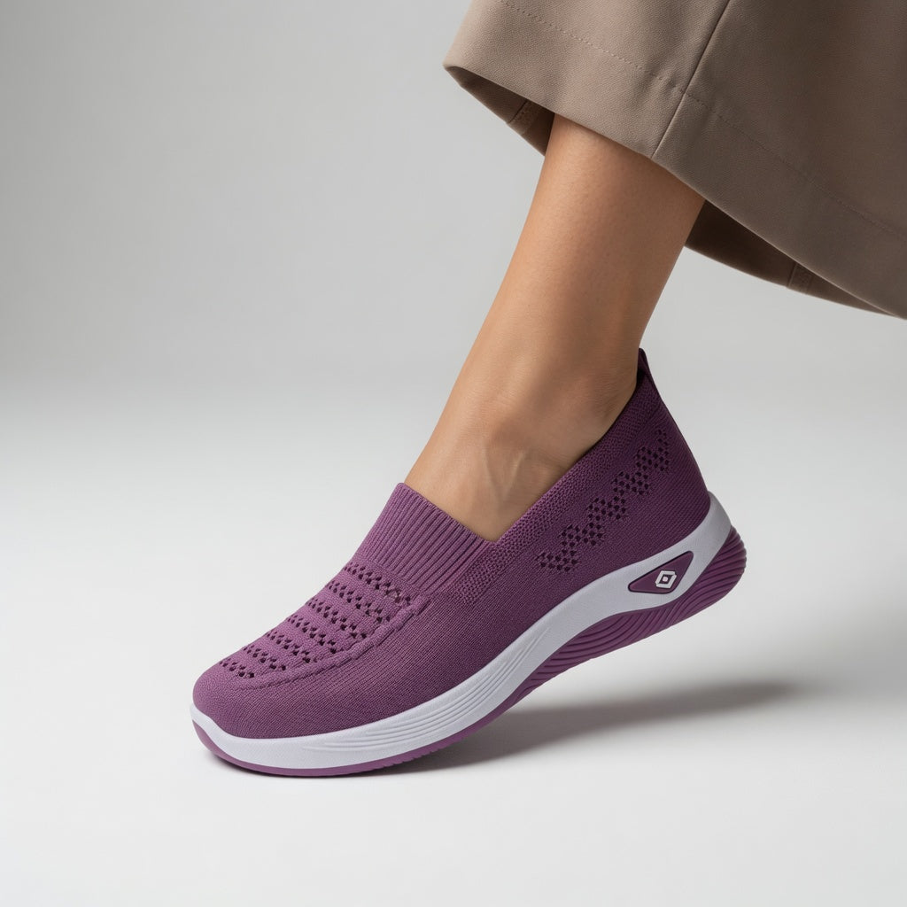 Inésine™ — Let slip-on med hulmønster og naturlig hverdagskomfort