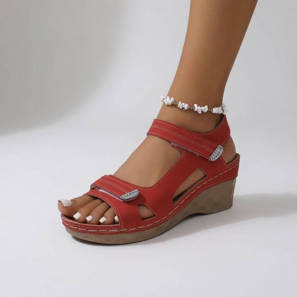 Isaure™ – Sommerwedges i farverig lethed