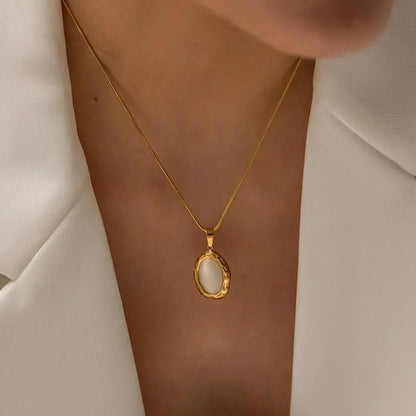 Oval halskæde med opal kattøje, forgyldt