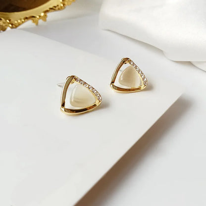 Elegante trekantede øreringe med opal og krystaller