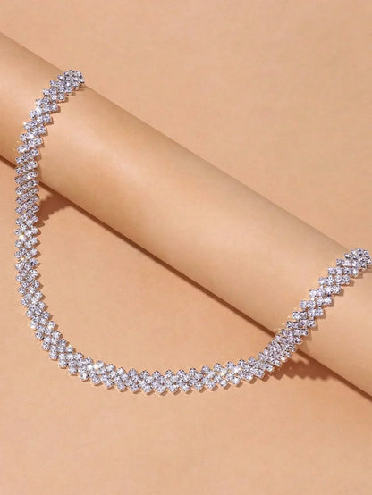 Elegant halskæde med strass