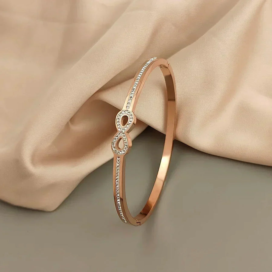 Stift Infinity-armbånd med eksklusive krystaller