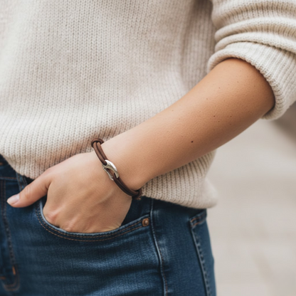 Alex™ — Raffineret armbånd i tidløs stil
