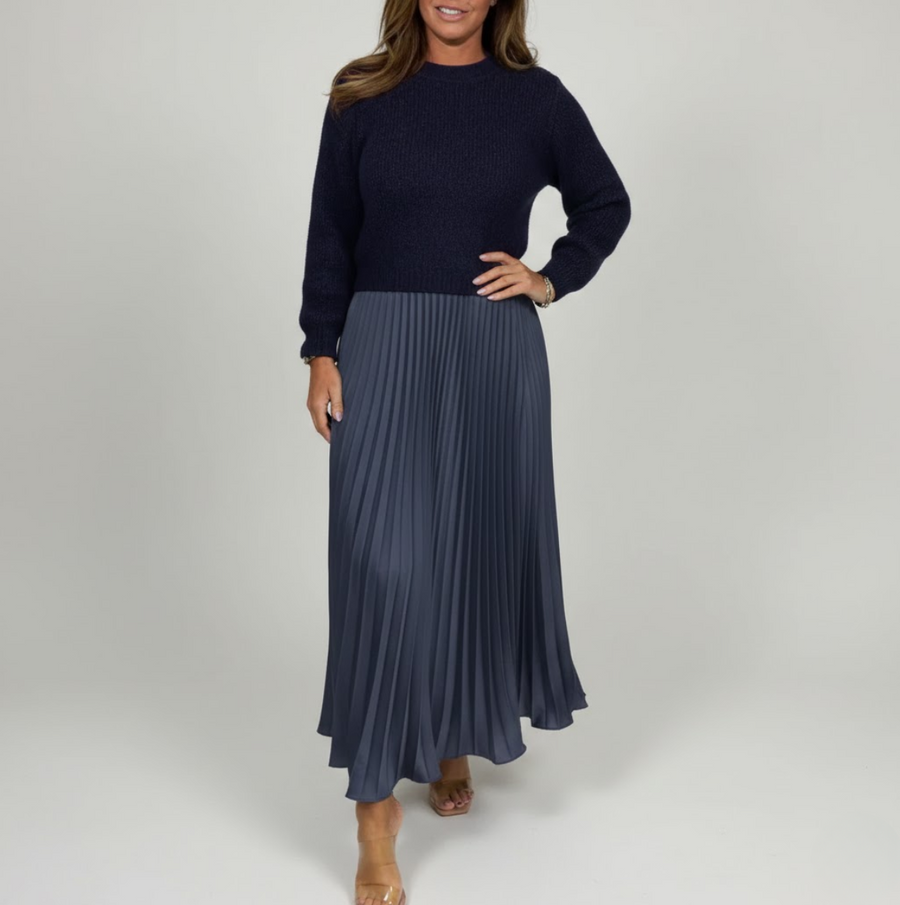 Claudine™ – Den plisserede sweaterkjole med elegance og komfort