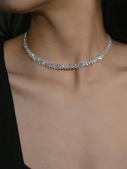 Elegant halskæde med strass