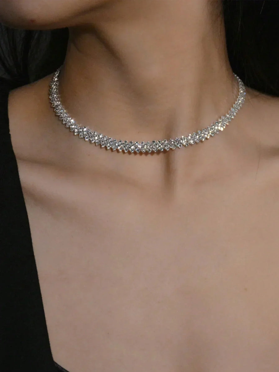 Elegant halskæde med strass