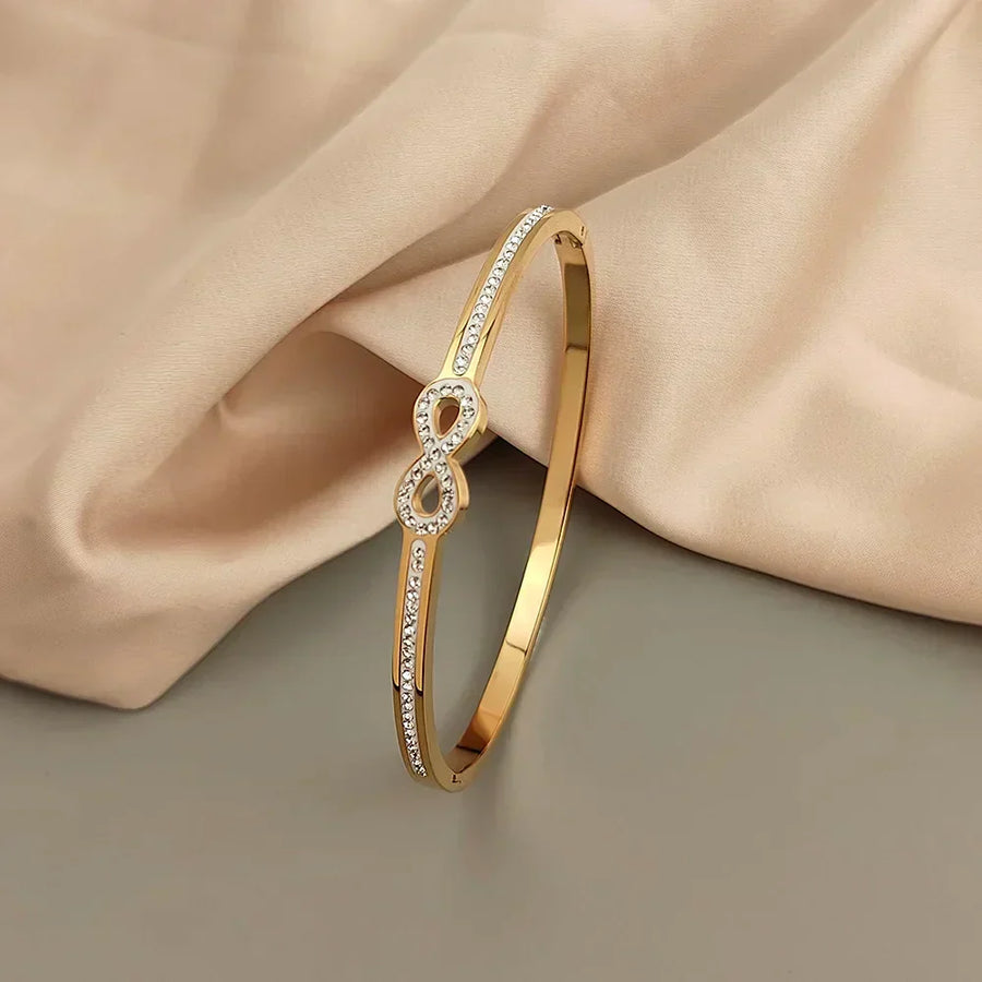 Stift Infinity-armbånd med eksklusive krystaller